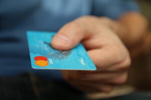 Cómo activar el comercio electrónico en la tarjeta de débito Indusind