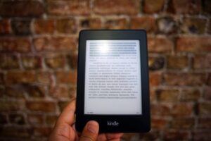 Pros and Cons of Kindle